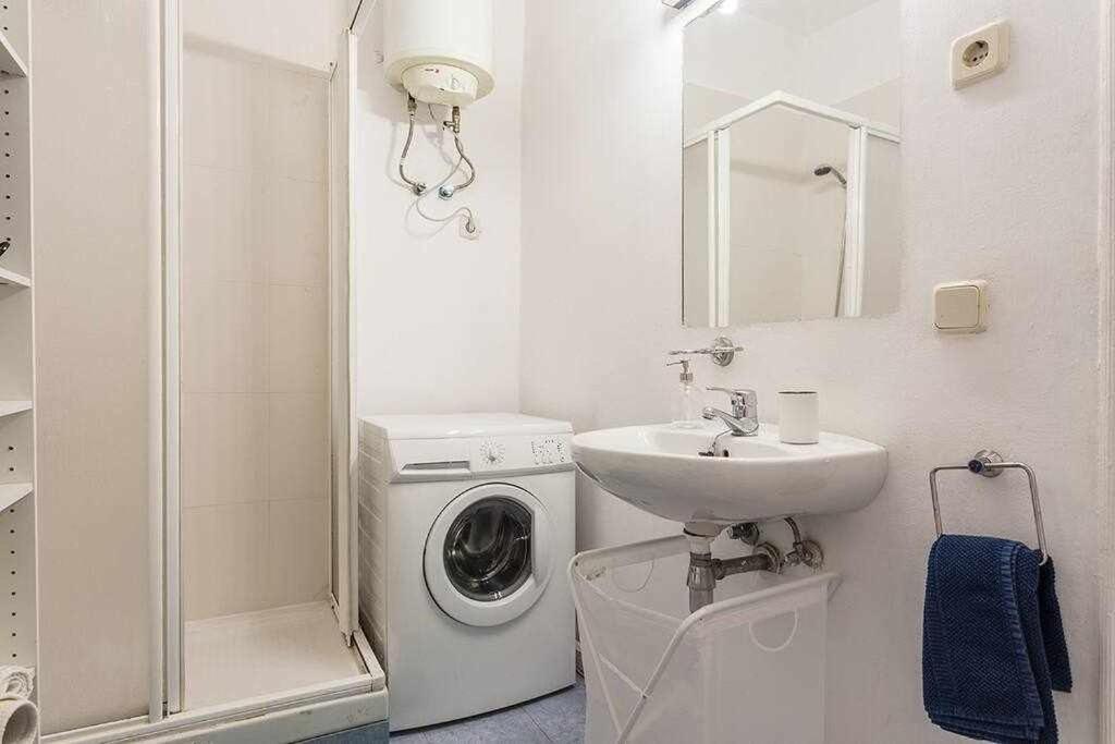 Piso Confortable Y Centrico Apartment Madrid Exterior photo